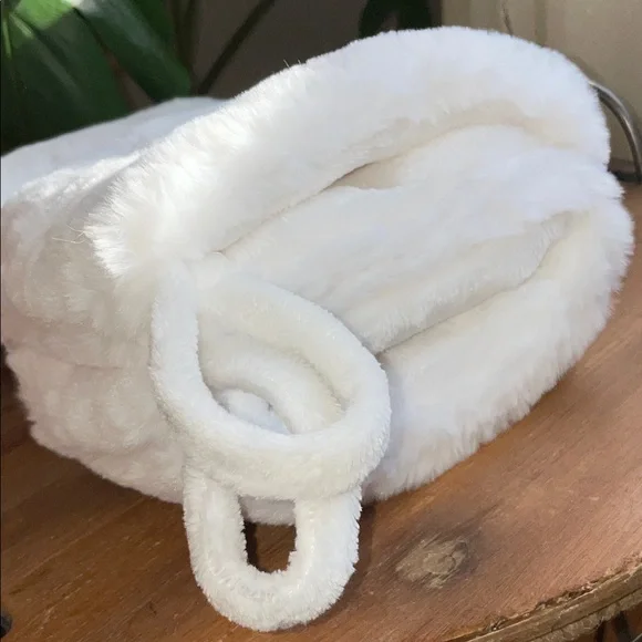 ❄️Martha Stewart Set of 2 Plush White Holiday Stockings ❄️NWT - Picture 7 of 11